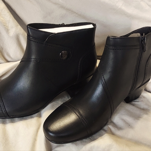 Clarks Shoes - Collection by Clark's Emily Calle size 8